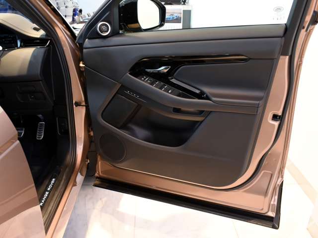 ランドローバー レンジローバーイヴォーク オートバイオグラフィ ２．０Ｌ Ｐ２５０ ４ＷＤ R6年 (関東) 99