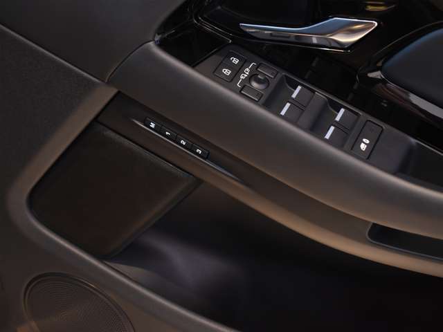 ランドローバー レンジローバーイヴォーク オートバイオグラフィ ２．０Ｌ Ｐ２５０ ４ＷＤ R6年 (関東) 99