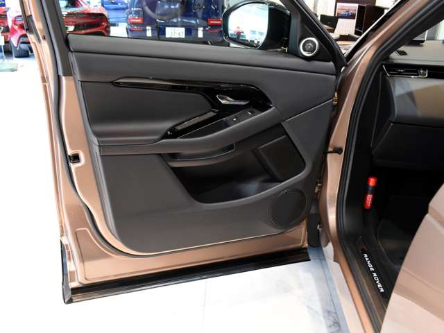 ランドローバー レンジローバーイヴォーク オートバイオグラフィ ２．０Ｌ Ｐ２５０ ４ＷＤ R6年 (関東) 99