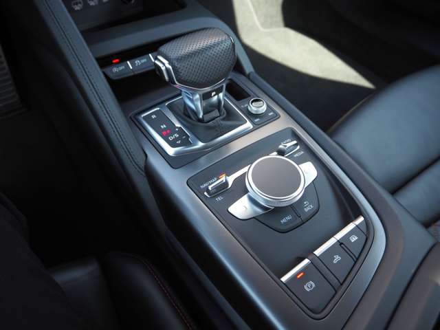 アウディ Ｒ８　スパイダー Ｖ１０ ５．２ ＦＳＩ クワトロ ４ＷＤ H30年 (近畿) 99