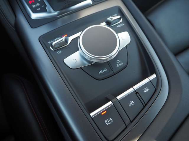 アウディ Ｒ８　スパイダー Ｖ１０ ５．２ ＦＳＩ クワトロ ４ＷＤ H30年 (近畿) 99