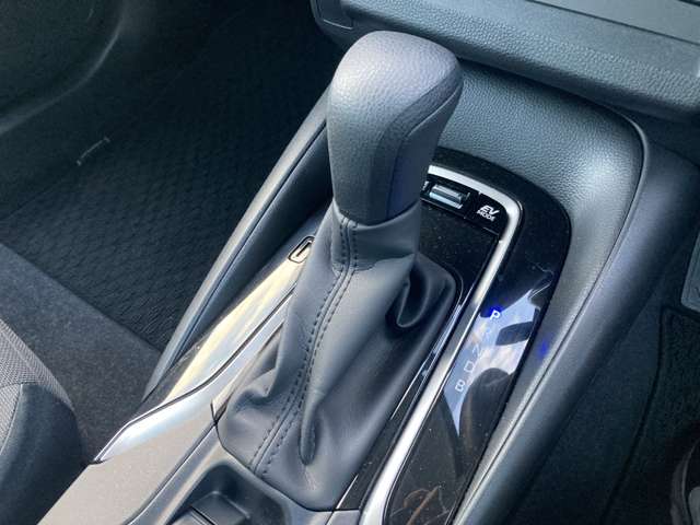 トヨタ カローラ １．８ ハイブリッド Ｇ－Ｘ プラス Ｅ－ＦＯＵＲ ４ＷＤ R2年 (東北) 99