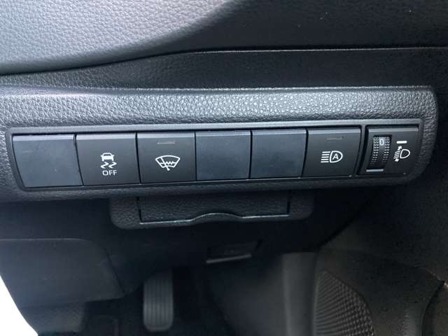 トヨタ カローラ １．８ ハイブリッド Ｇ－Ｘ プラス Ｅ－ＦＯＵＲ ４ＷＤ R2年 (東北) 99