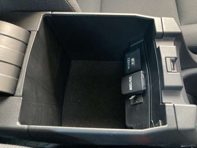 トヨタ カローラ １．８ ハイブリッド Ｇ－Ｘ プラス Ｅ－ＦＯＵＲ ４ＷＤ R2年 (東北) 99