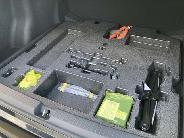 トヨタ カローラ １．８ ハイブリッド Ｇ－Ｘ プラス Ｅ－ＦＯＵＲ ４ＷＤ R2年 (東北) 99