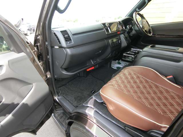 トヨタ ハイエースバン ２．８ スーパーＧＬ ５０ＴＨ アニバーサリー リミテッド ロングボディ ディーゼルターボ R1年 (中国) 99