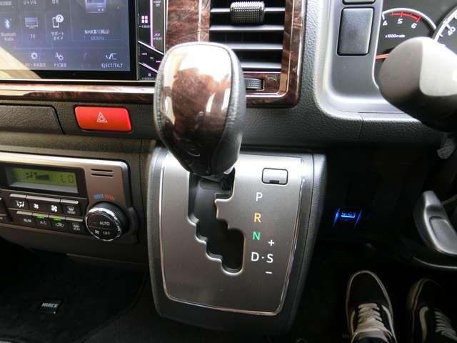 トヨタ ハイエースバン ２．８ スーパーＧＬ ５０ＴＨ アニバーサリー リミテッド ロングボディ ディーゼルターボ R1年 (中国) 99