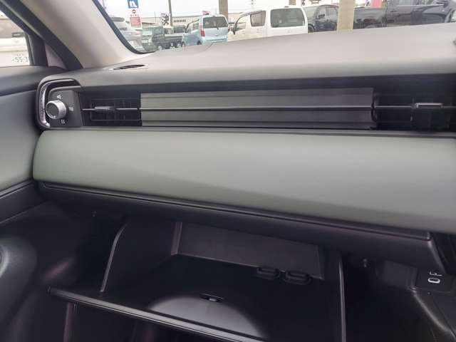 ホンダ ヴェゼル １．５ Ｅ：ＨＥＶ Ｘ ハントパッケージ R7年 (九州・沖縄) 99