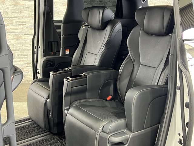 トヨタ アルファード ２．５ Ｚ R5年 (関東) 99