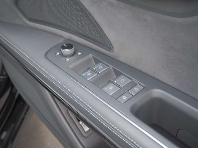 アウディ Ａ８ ５５ ＴＦＳＩ クワトロ ４ＷＤ R5年 (近畿) 99