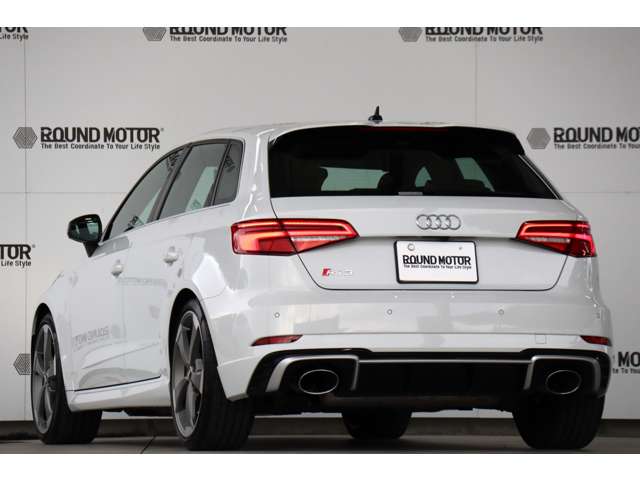 アウディ ＲＳ３　スポーツバック ２．５ ４ＷＤ R2年 (近畿) 99