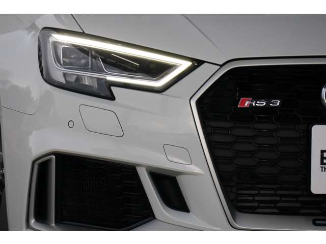 アウディ ＲＳ３　スポーツバック ２．５ ４ＷＤ R2年 (近畿) 99