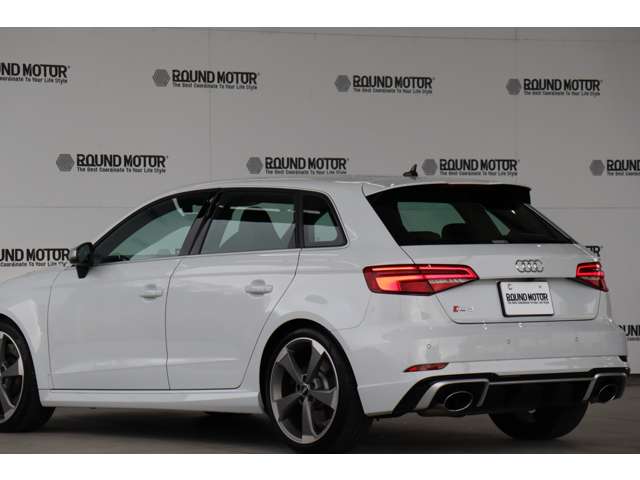 アウディ ＲＳ３　スポーツバック ２．５ ４ＷＤ R2年 (近畿) 99