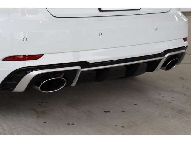 アウディ ＲＳ３　スポーツバック ２．５ ４ＷＤ R2年 (近畿) 99