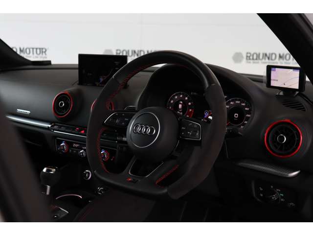 アウディ ＲＳ３　スポーツバック ２．５ ４ＷＤ R2年 (近畿) 99