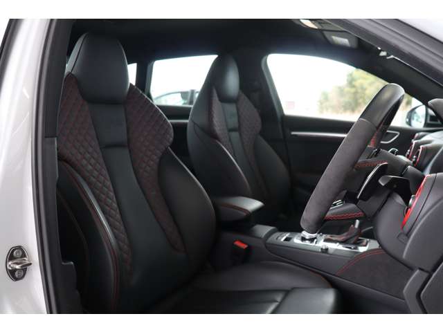 アウディ ＲＳ３　スポーツバック ２．５ ４ＷＤ R2年 (近畿) 99