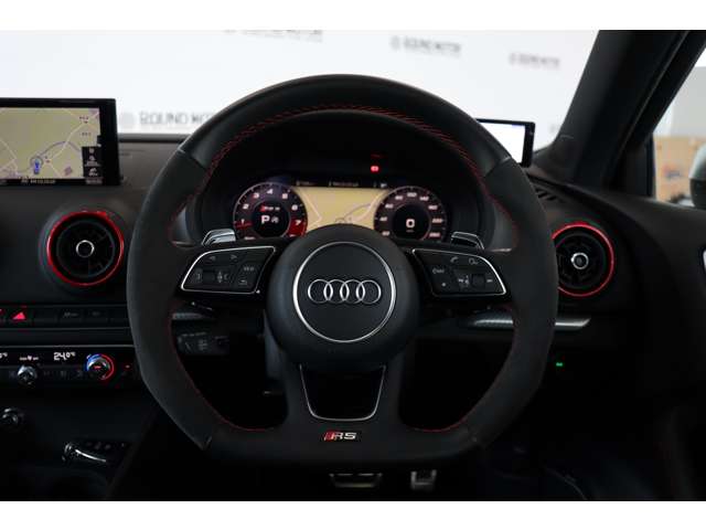 アウディ ＲＳ３　スポーツバック ２．５ ４ＷＤ R2年 (近畿) 99