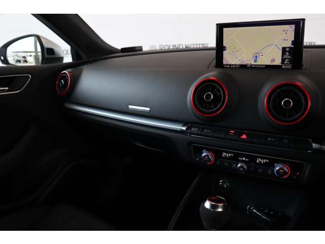 アウディ ＲＳ３　スポーツバック ２．５ ４ＷＤ R2年 (近畿) 99