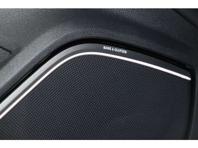 アウディ ＲＳ３　スポーツバック ２．５ ４ＷＤ R2年 (近畿) 99