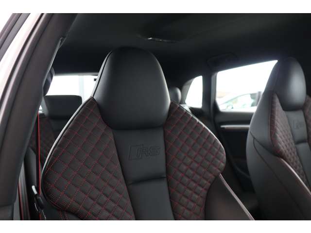 アウディ ＲＳ３　スポーツバック ２．５ ４ＷＤ R2年 (近畿) 99