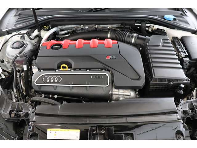 アウディ ＲＳ３　スポーツバック ２．５ ４ＷＤ R2年 (近畿) 99