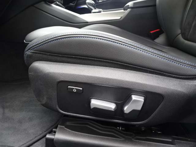 ＢＭＷ ３シリーズ ３２０Ｄ Ｘドライブ Ｍスポーツ ディーゼルターボ ４ＷＤ R1年 (近畿) 99