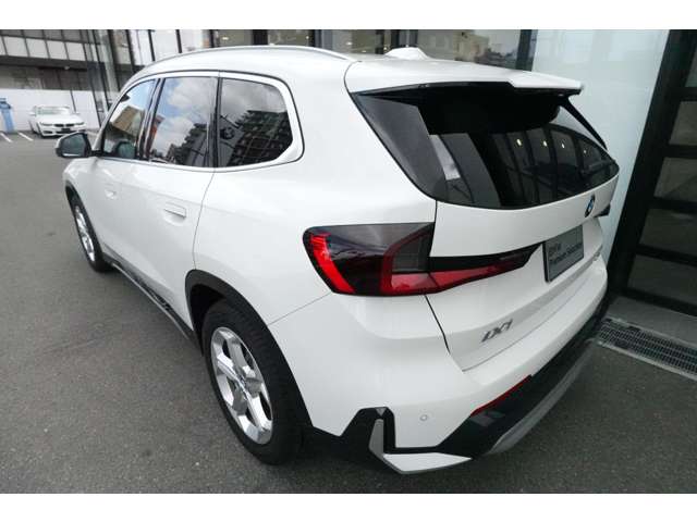 ＢＭＷ ｉＸ１ Ｘドライブ３０ Ｘライン ４ＷＤ R6年 () 99