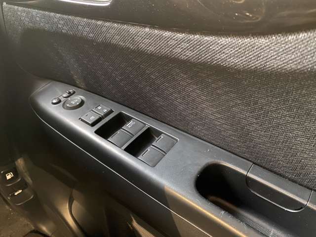 ホンダ Ｎ　ＢＯＸ ６６０ カスタムＧ ＳＳパッケージ ２トーンカラースタイル H26年 (九州・沖縄) 99