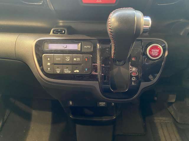 ホンダ Ｎ　ＢＯＸ ６６０ カスタムＧ ＳＳパッケージ ２トーンカラースタイル H26年 (九州・沖縄) 99