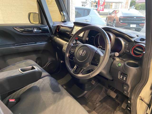 ホンダ Ｎ　ＢＯＸ ６６０ カスタムＧ ＳＳパッケージ ２トーンカラースタイル H26年 (九州・沖縄) 99