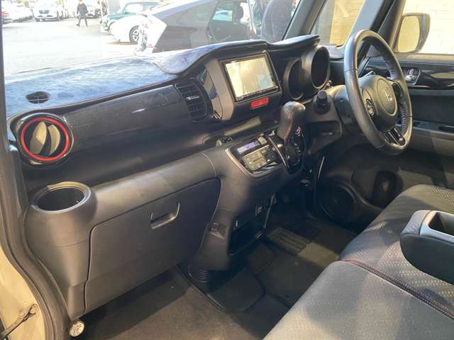 ホンダ Ｎ　ＢＯＸ ６６０ カスタムＧ ＳＳパッケージ ２トーンカラースタイル H26年 (九州・沖縄) 99