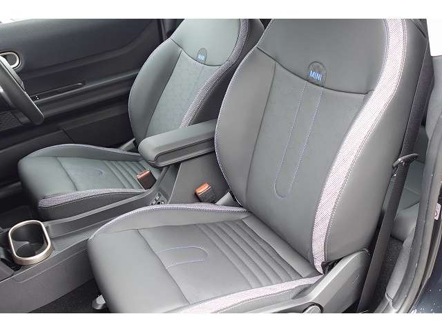 ミニ ミニ クーパーＳ ３ドア ＤＣＴ R6年 (近畿) 99