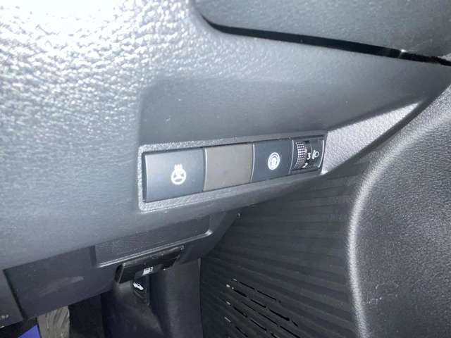 日産 ノート １．２ Ｓ ＦＯＵＲ ４ＷＤ R4年 (東北) 99