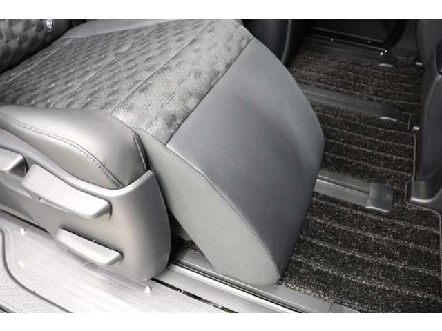 トヨタ ヴォクシー １．８ ハイブリッド Ｓ－Ｚ R6年 (東海) 99