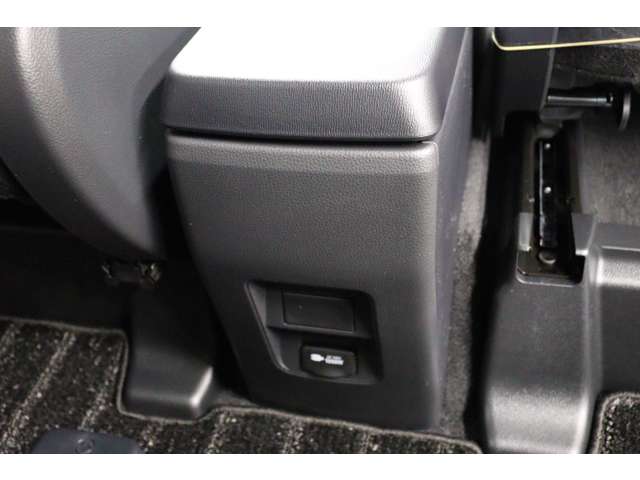 トヨタ ヴォクシー １．８ ハイブリッド Ｓ－Ｚ R6年 (東海) 99