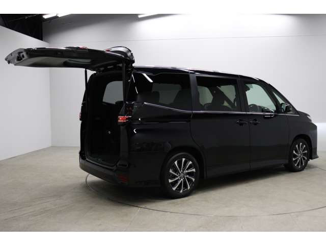 トヨタ ヴォクシー １．８ ハイブリッド Ｓ－Ｚ R6年 (東海) 99