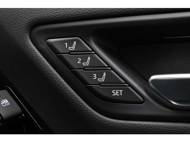 トヨタ ランドクルーザー ３．５ ＧＲスポーツ ４ＷＤ R5年 (東海) 99