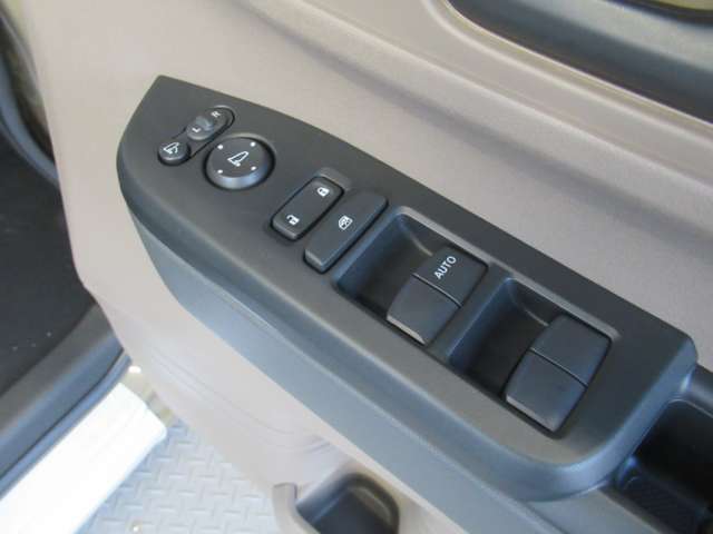 ホンダ Ｎ　ＢＯＸ ジョイ ６６０ ２トーン R7年 (東北) 99