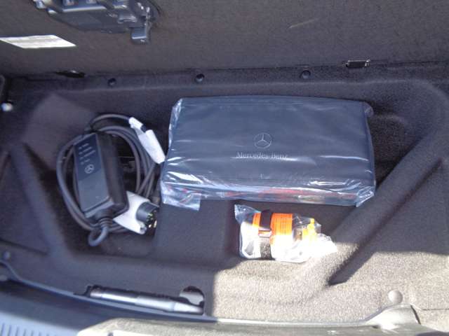 メルセデスベンツ Ｅクラス Ｅ３５０ ＤＥ スポーツ ディーゼルターボ R4年 (中国) 99