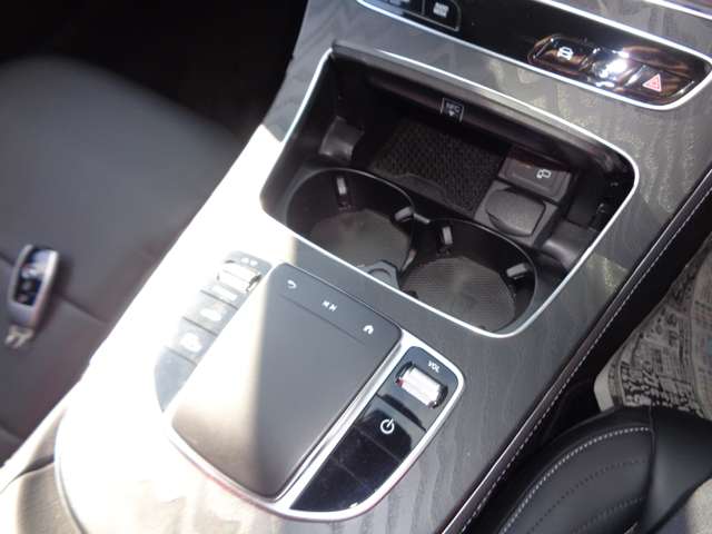 メルセデスベンツ Ｅクラス Ｅ３５０ ＤＥ スポーツ ディーゼルターボ R4年 (中国) 99