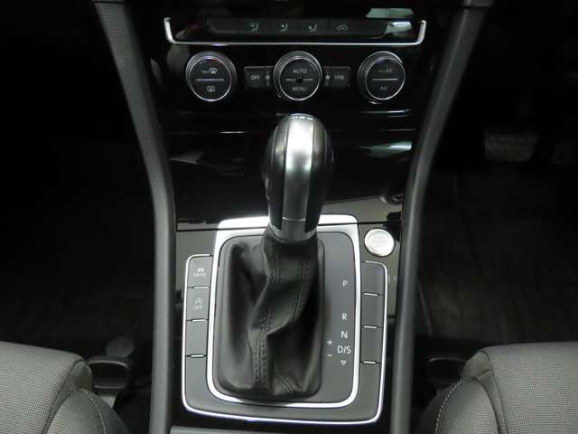 フォルクスワーゲン ゴルフ ＴＳＩ　ハイライン　テックエディション H30年 (関東) 99