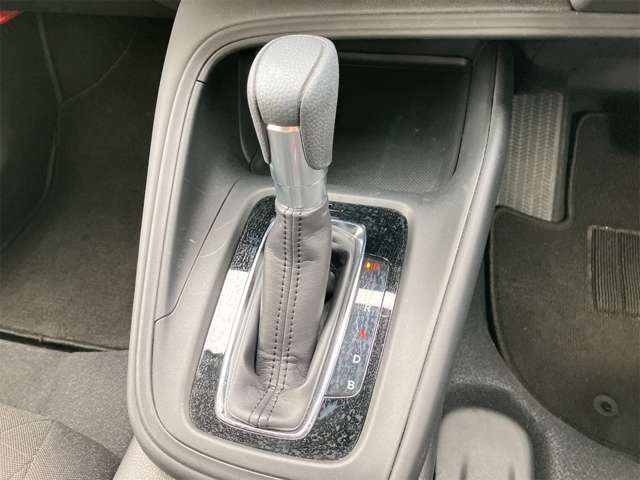 ホンダ ヴェゼル １．５ Ｅ：ＨＥＶ Ｘ R6年 (東海) 99