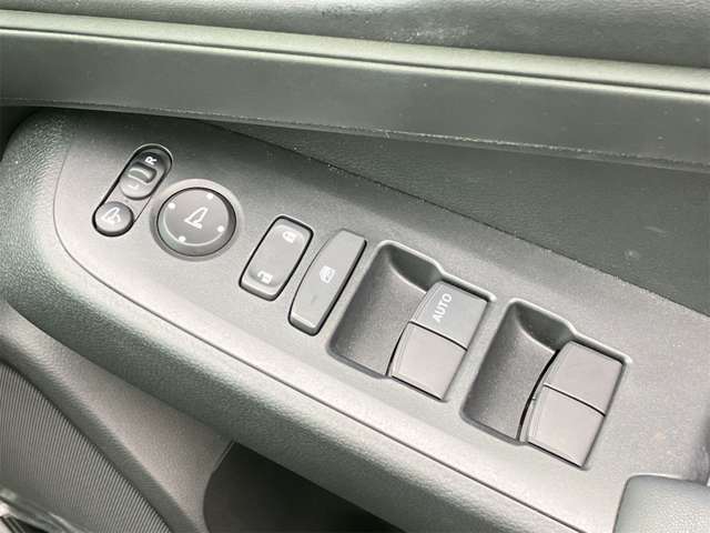 ホンダ ヴェゼル １．５ Ｅ：ＨＥＶ Ｘ R6年 (東海) 99