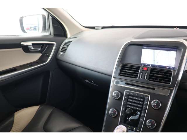 ボルボ ＸＣ６０ Ｔ５　Ｒデザイン H25年 (近畿) 99