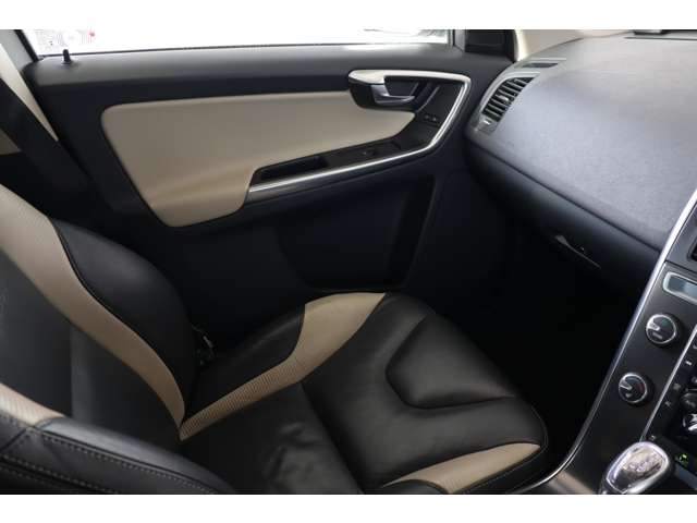 ボルボ ＸＣ６０ Ｔ５　Ｒデザイン H25年 (近畿) 99