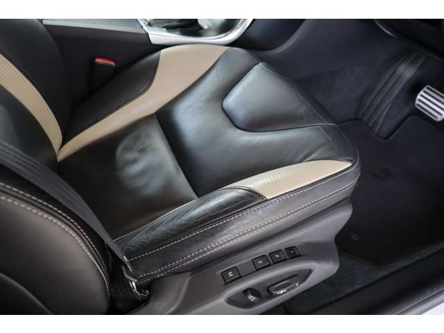 ボルボ ＸＣ６０ Ｔ５　Ｒデザイン H25年 (近畿) 99