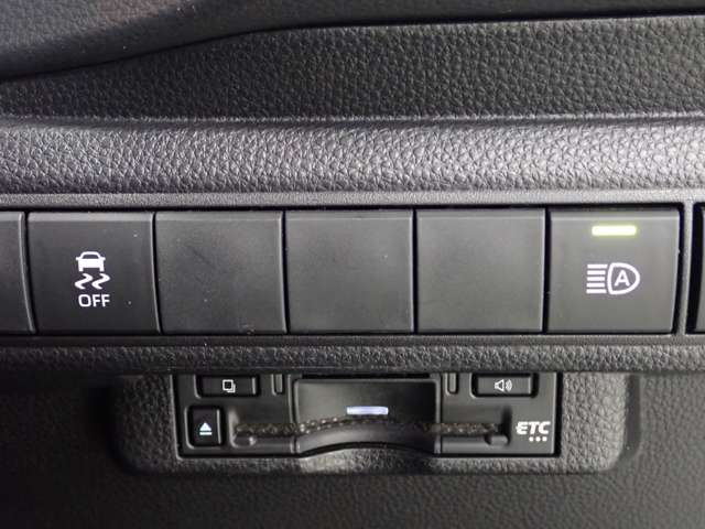 トヨタ カローラ　ツーリング　ハイブリッド １．８ ハイブリッド Ｇ R4年 (関東) 99