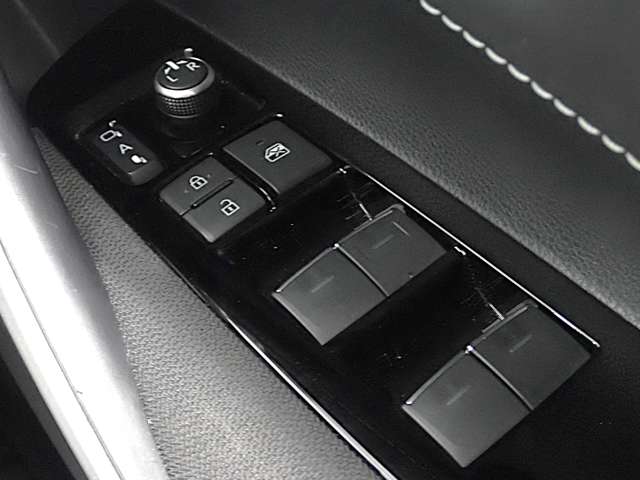 トヨタ カローラ　ツーリング　ハイブリッド １．８ ハイブリッド Ｇ R4年 (関東) 99