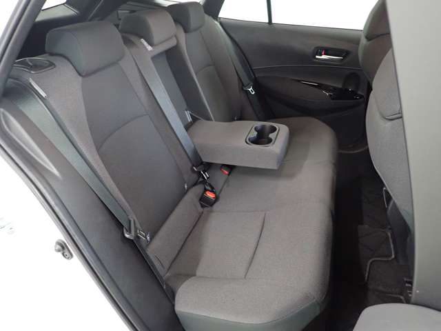 トヨタ カローラ　ツーリング　ハイブリッド １．８ ハイブリッド Ｇ R4年 (関東) 99