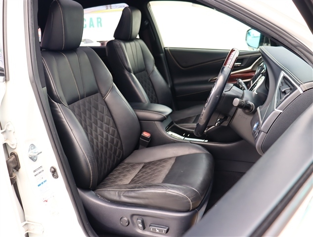 トヨタ ハリアー　ハイブリッド ２．５ ハイブリッド Ｅ－ＦＯＵＲ プレミアム ４ＷＤ H26年 (関東) 99